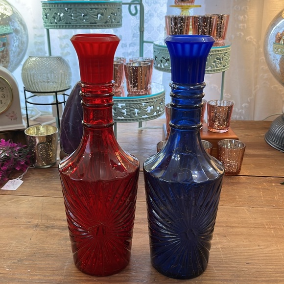 McGill canadian whiskey Other - Vintage 1974 McGill Canadian Whiskey Bottles